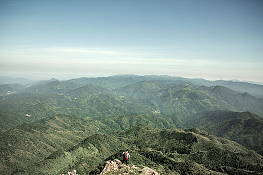 群山连绵