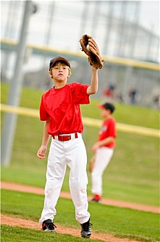 年轻,棒球投手,红运动衫