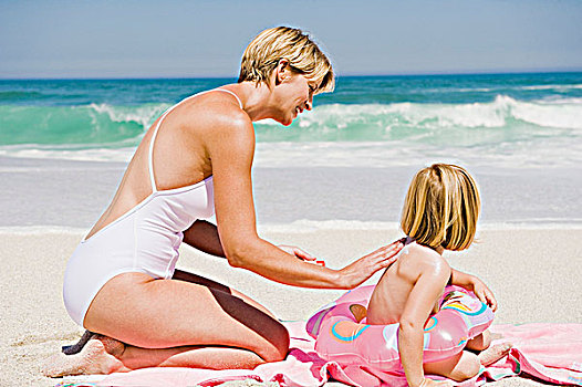 女人,施用,防晒霜,女儿,海滩