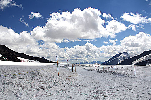 瑞士著名山峰少女峰雪景