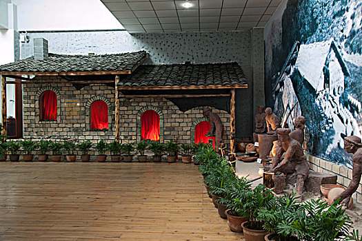 重庆市荣昌县安陶博物馆内展示的古荣昌窑和陶瓷的陶制作过程