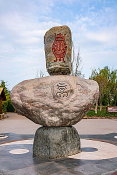 四川省凉山邛海观鸟岛湿地公园石制十二生肖雕塑