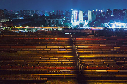 航拍河南郑州北站铁路编组站编组场货物列车夜景