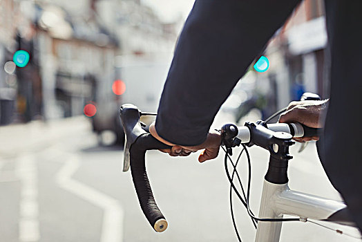 骑自行车,车把,通勤,晴朗,城市街道