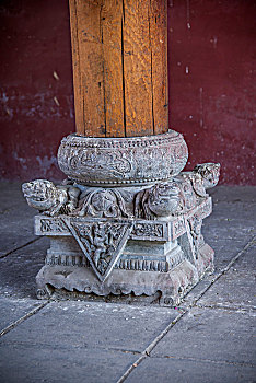 山西忻州市五台山殊像寺寺院龟兽房柱墩