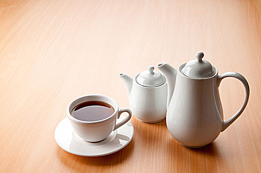 茶,木桌子
