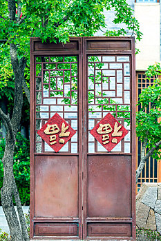 中式木门装饰,山东即墨古城街景
