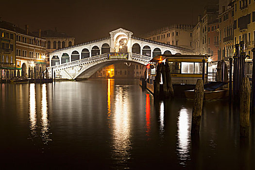 雷雅托桥,夜晚,威尼斯,意大利