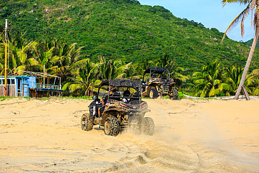 中国海南南湾猴岛七彩沙滩沙滩车