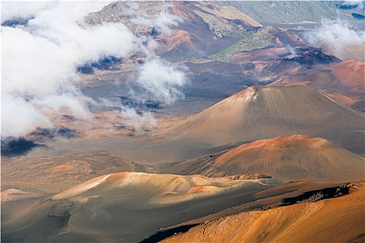 哈雷阿卡拉火山口