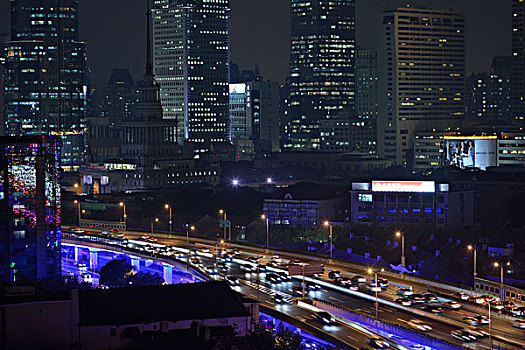 繁忙的城市夜景