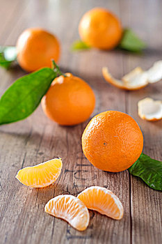 克莱门氏小柑橘,叶子,片,外皮,木桌子