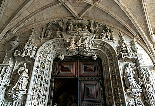 圣哲罗姆修道院西门上的雕塑