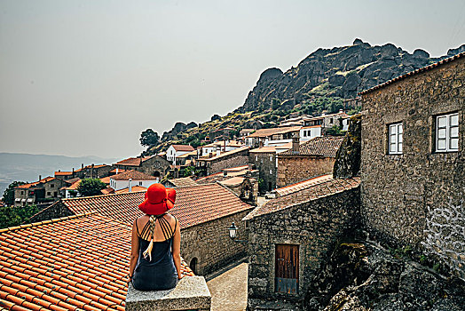 女人,红色,帽子,看,建筑,山坡,葡萄牙