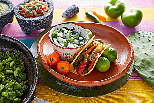 炸玉米饼,墨西哥美食,辣椒,成分,彩色,桌子
