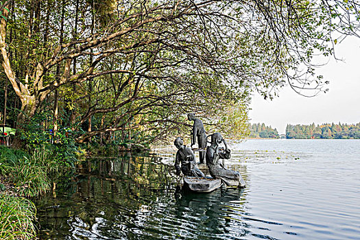 杭州西湖茅家埠景区雕像