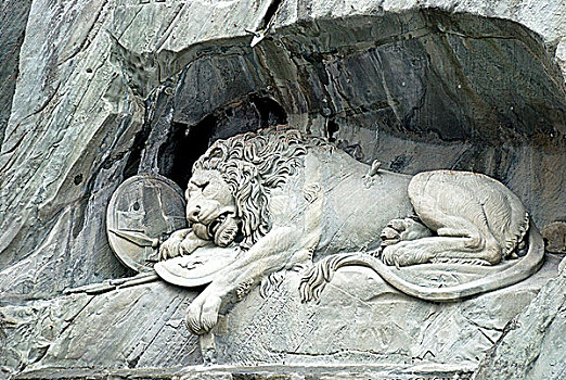 瑞士卢塞恩狮子广场的狮子纪念碑