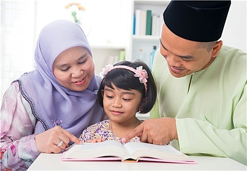 马来,穆斯林,家庭,读,书本