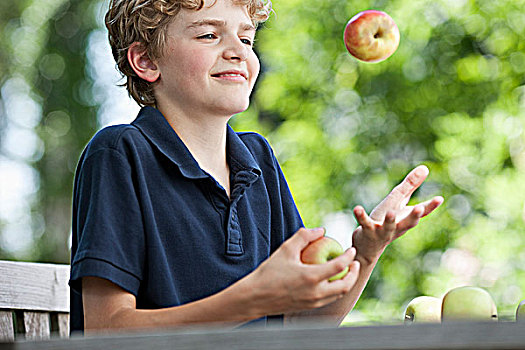男孩,杂耍,苹果