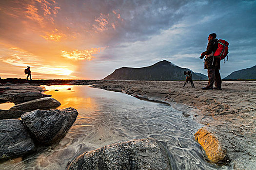子夜太阳,摄影师,动作,海滩,诺尔兰郡,罗浮敦群岛,挪威北部,欧洲