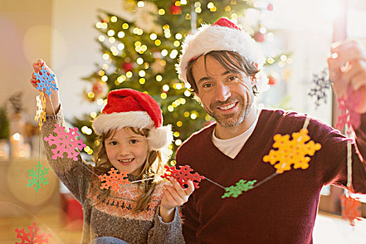 头像,微笑,父亲,女儿,圣诞帽,拿着,线,纸,雪花