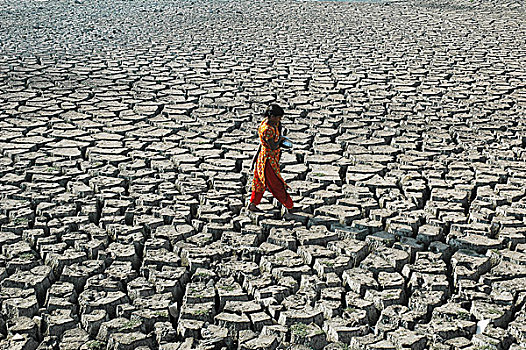 女孩,姐妹,仰视,贫穷,水平,多,干燥,河床,达卡,孟加拉,2005年