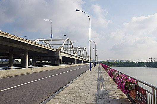 西安灞河上的广运桥