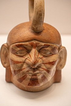 秘鲁中央银行附属博物馆莫切文化肖像马镫口陶瓶