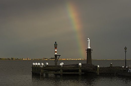 彩虹,后面,雕塑,圣母玛利亚,码头,沃伦丹,北荷兰,荷兰