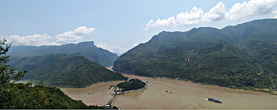 远眺白帝城,长江三峡瞿塘峡,夔门