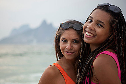 头像,两个,微笑,美女,伊帕内玛海滩,里约热内卢,巴西
