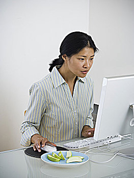 女性,鼠标,键盘