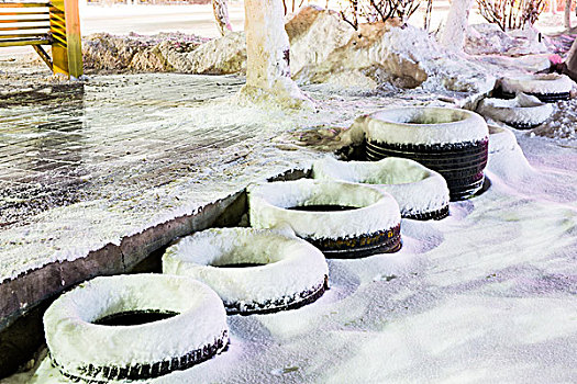 黑夜雪景