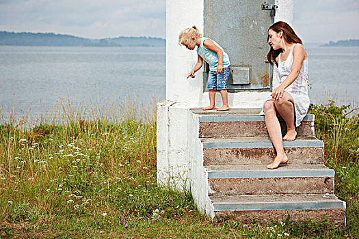 母女,台阶,旁侧,海洋