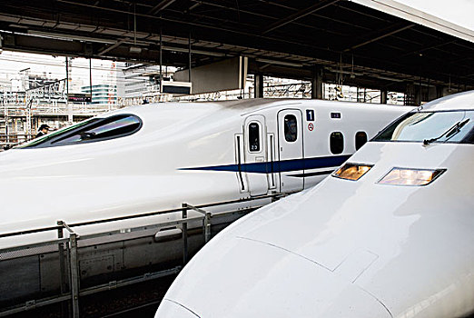 两个,子弹头列车,火车,并排,车站,东京,日本
