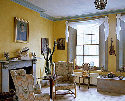 乡村风格,黄色,起居室,壁炉,软垫,扶手椅,窗户,帘