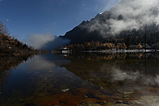 毕棚沟四姑娘山的背景