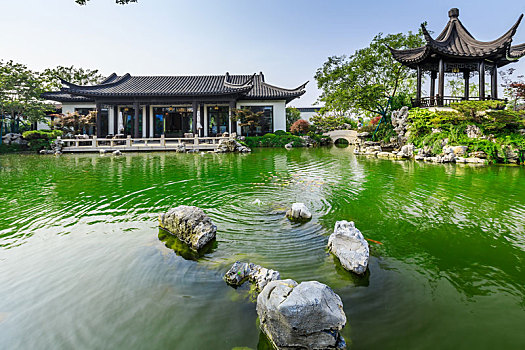 中式古典园林亭台水榭风光,山东省齐鲁酒地景区绿城