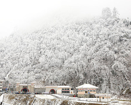 四川二朗山隧道