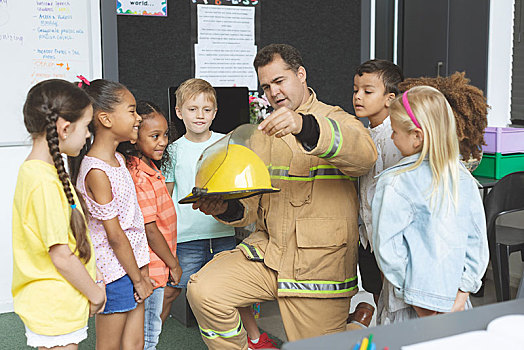 消防员,教育,学生,火灾,安全,拿着,头盔