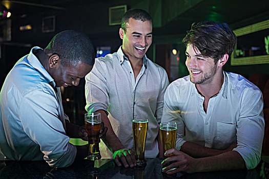一群人,聚会,玻璃杯,啤酒,吧台,酒吧