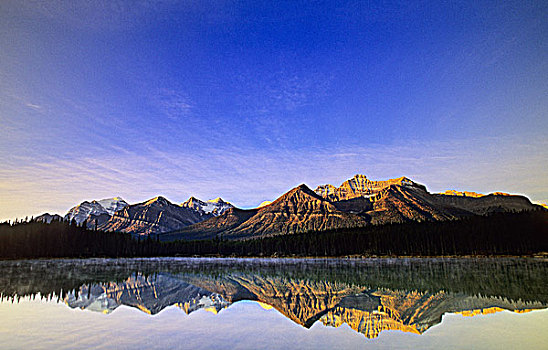 赫伯特湖,日出,班芙国家公园,艾伯塔省,加拿大