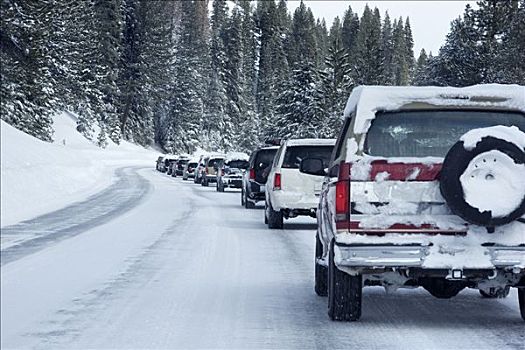 汽车,后背,向上,雪路