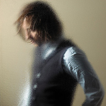 侧面,年轻,男人,长,头发,头部,穿,蓝色,衬衫,背心,后面,玻璃,溅,暗色,背景,巴黎,法国,2007年