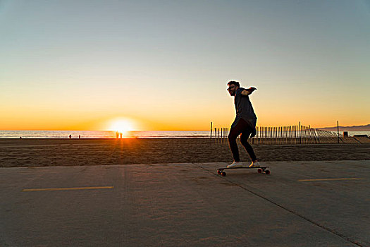 男青年,滑板,道路,旁侧,海滩,日落