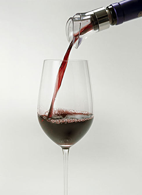 瓶子_特写_玻璃杯_红酒_倒出_红酒瓶_葡萄酒瓶_葡萄酒杯_酒精饮料_酒