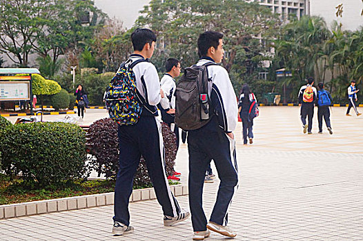 深圳高中学生在校园放寒假