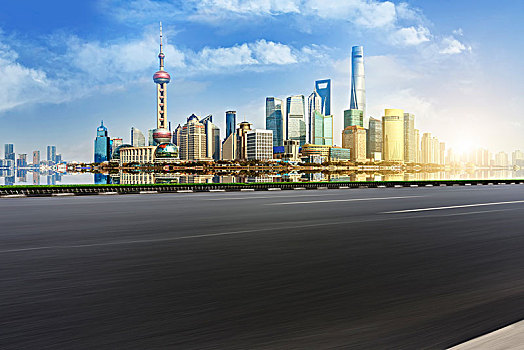 道路地面和上海陆家嘴摩天大楼天际线