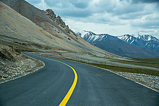 雪山草原公路