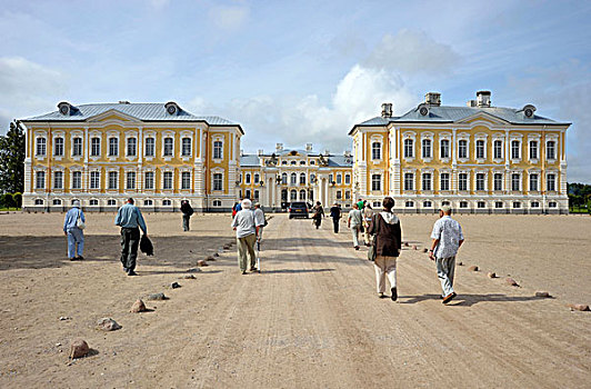 游客,正面,巴洛克,宫殿,拉脱维亚,波罗的海国家,欧洲